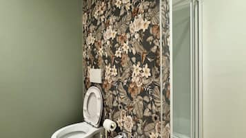 Doccia, asciugacapelli, bidet, asciugamani