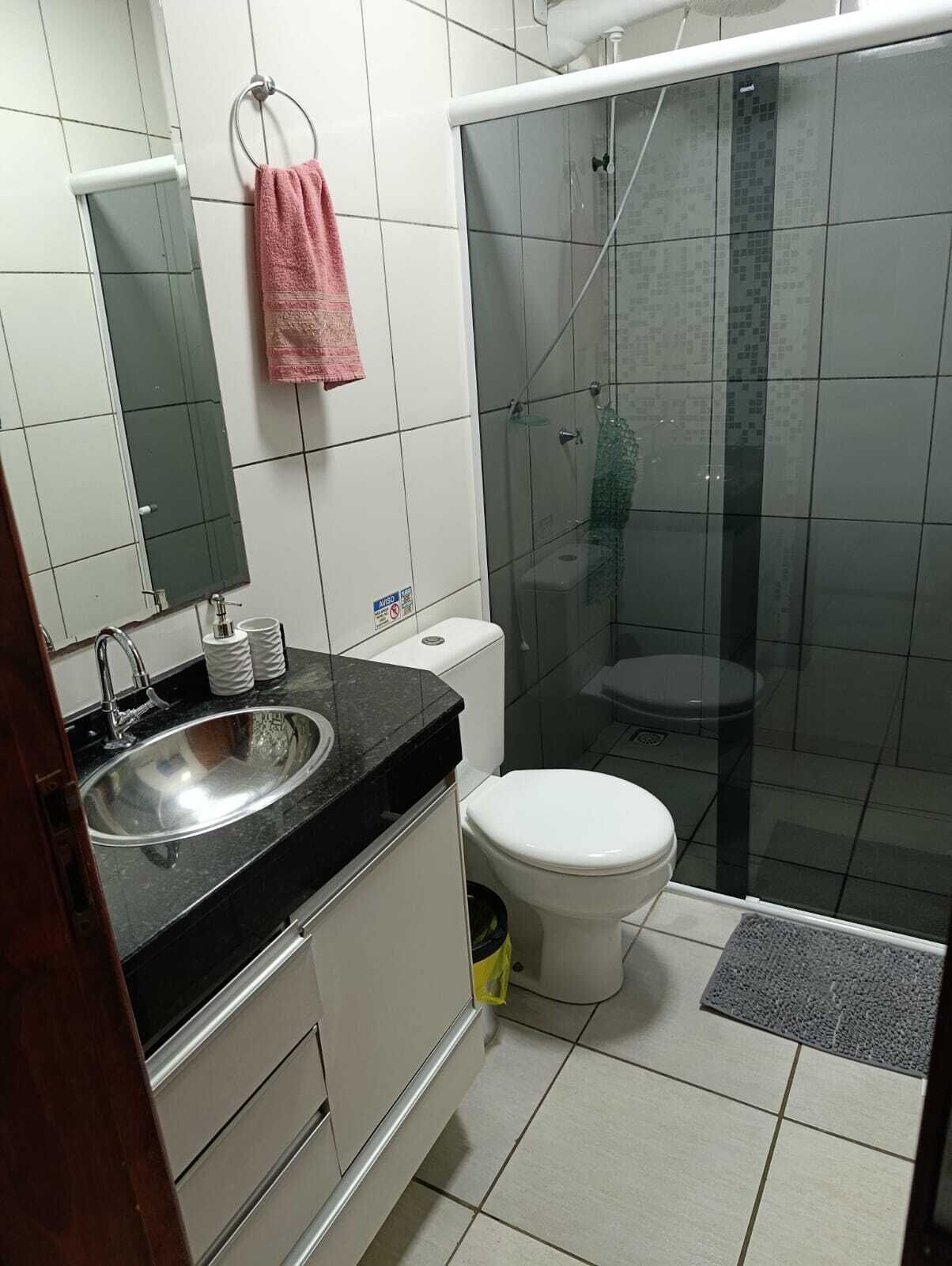 Dusj, hårføner, håndklær og såpe