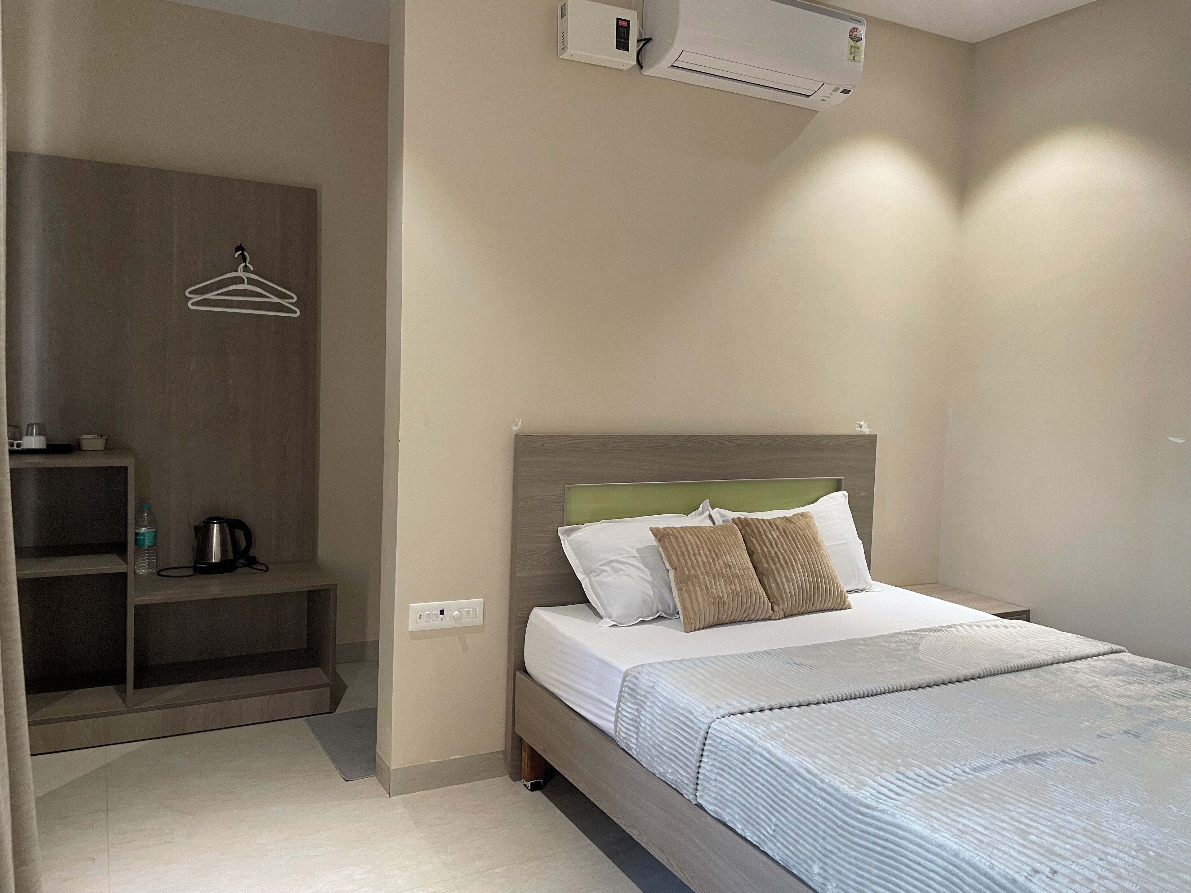 Deluxe Double Room, City View | Desk, laptop workspace, blackout drapes, soundproofing