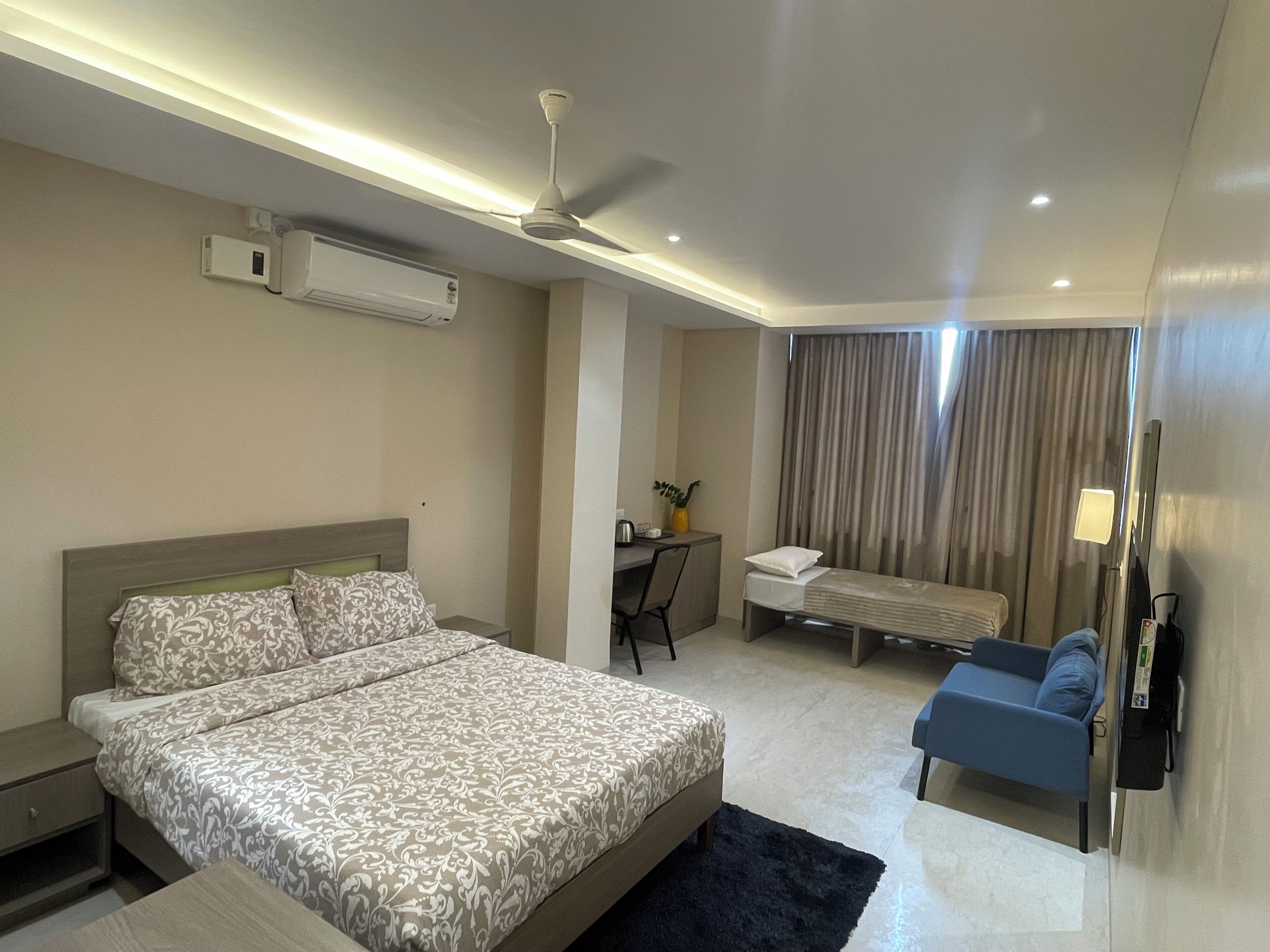 Deluxe Triple Room, City View | Desk, laptop workspace, blackout drapes, soundproofing