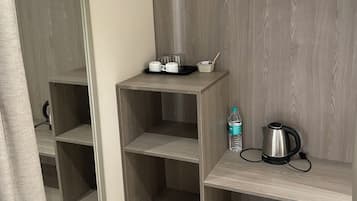 غرفة ديلوكس مزدوجة - منظر للمدينة | مكتب ومساحة عمل للكمبيوتر المحمول وستائر تعتيم وتجهيزات عازلة للصوت