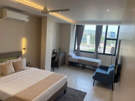 Habitación Deluxe, vistas a la ciudad | Sábanas de algodón egipcio y ropa de cama de alta calidad