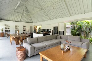 TV - Absolute paradise and still has the charm of a luxury Balinese villa (Badung)
