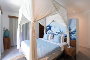 3 bedrooms, iron/ironing board, WiFi, bed sheets - Absolute paradise and still has the charm of a luxury Balinese villa (Badung)