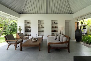 Terrace/patio - Absolute paradise and still has the charm of a luxury Balinese villa (Badung)