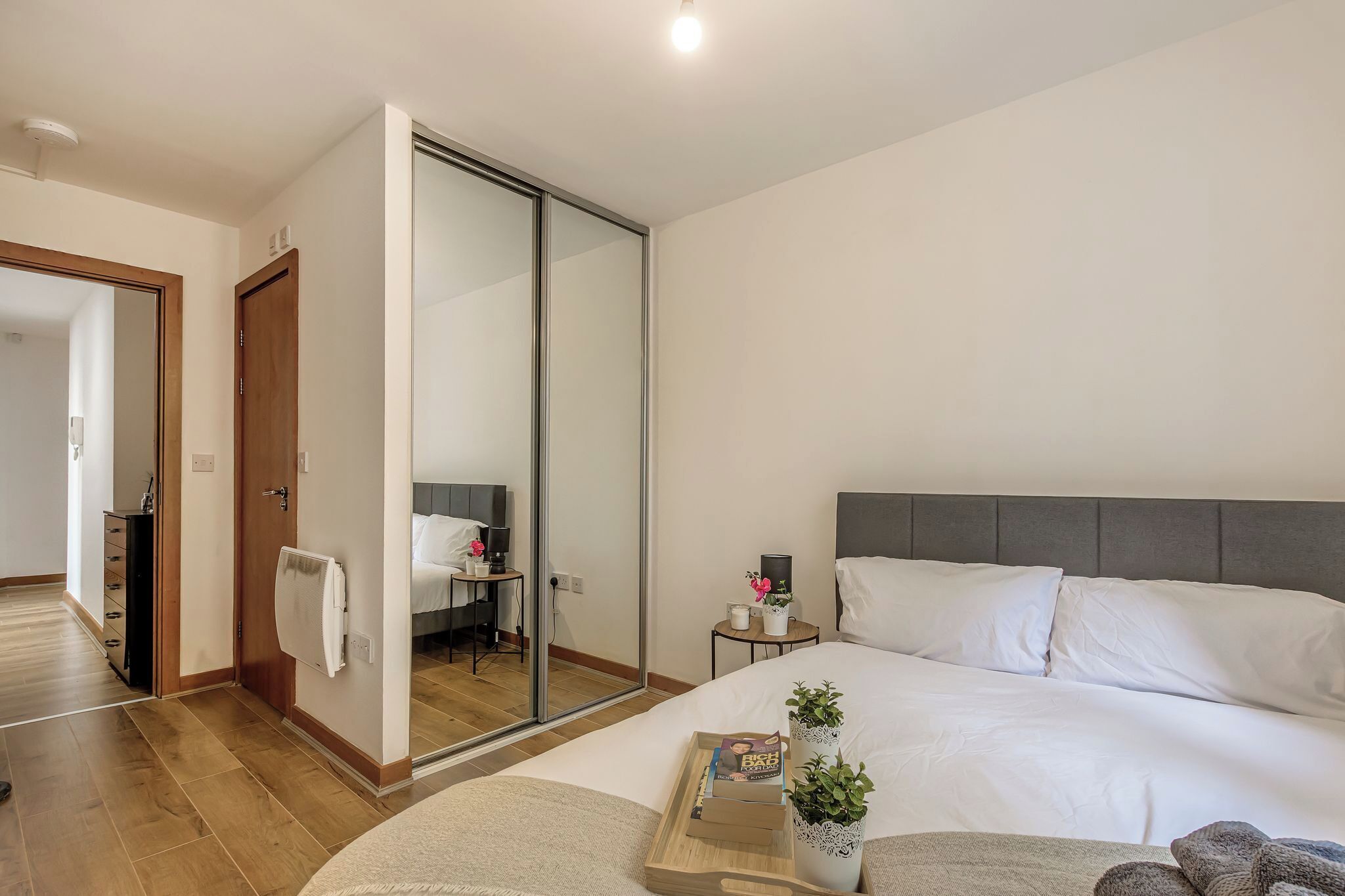 Iron/ironing board, internet, bed sheets