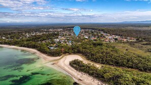 Una spiaggia nelle vicinanze