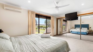 Fer et planche à repasser, lit parapluie, Wi-Fi gratuit, draps fournis