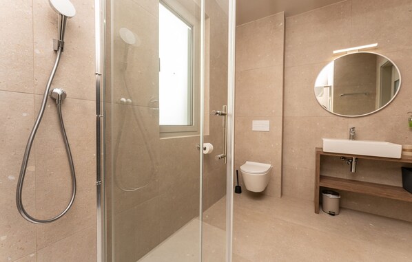 A modern bathroom with a glass shower enclosure, a toilet, and a sink with a mirror. - Villa Suton u Zatonu Zadarvillas (Nin)