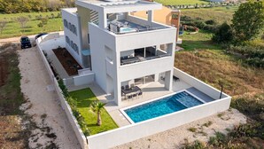 A modern two-story house with a rooftop terrace, a swimming pool, and a driveway. - Villa Suton u Zatonu Zadarvillas (Nin)