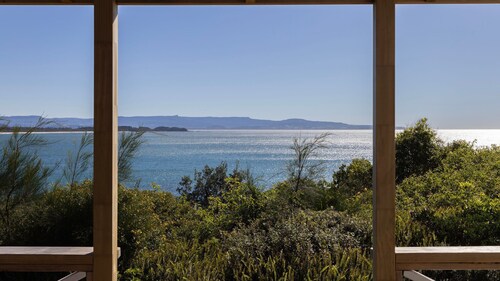 Moon Gate at Culburra - Pet Friendly Absolute Beachfront
