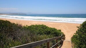 Beach - Moon Gate at Culburra - Pet Friendly Absolute Beachfront (Culburra Beach)
