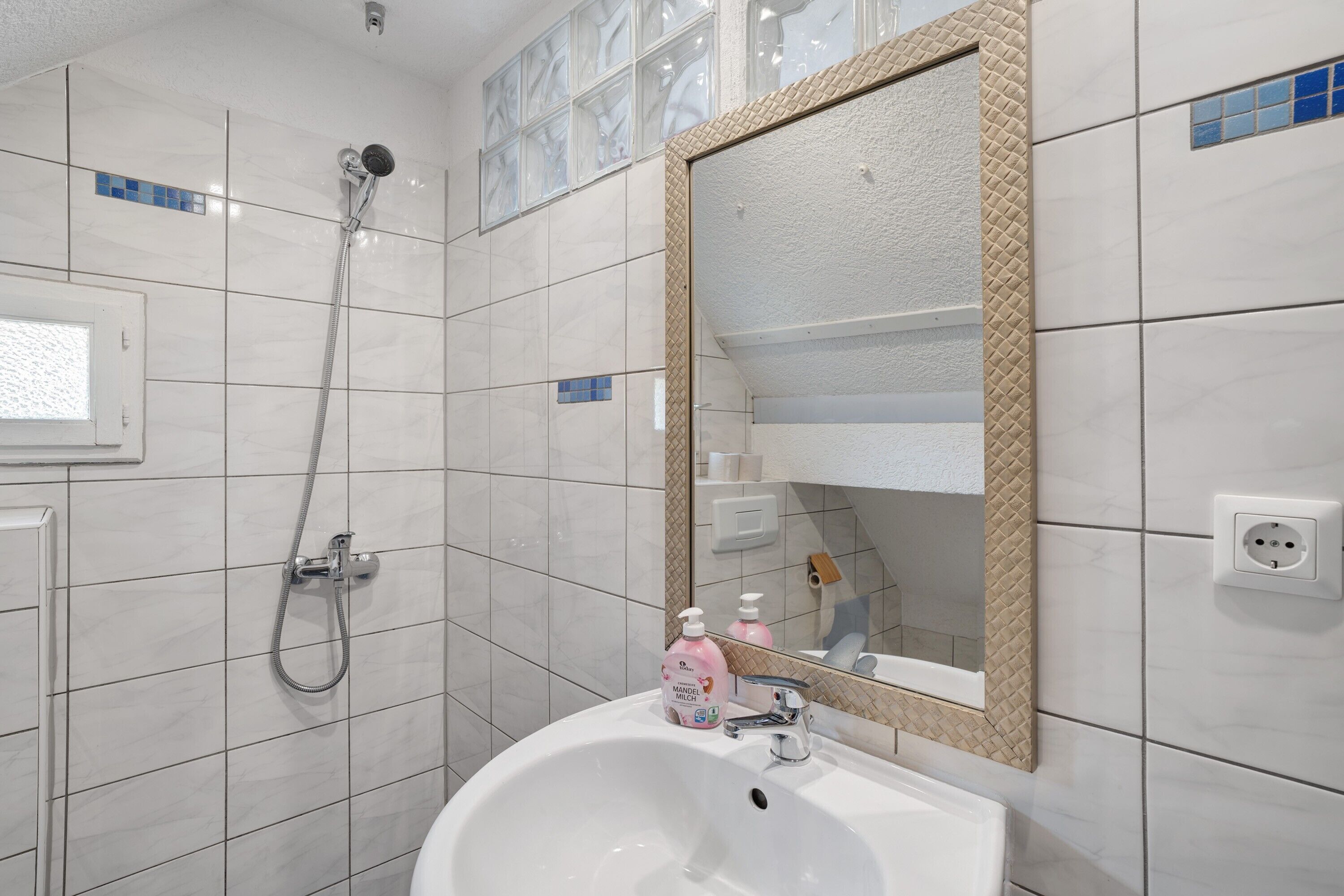 Douche, serviettes fournies