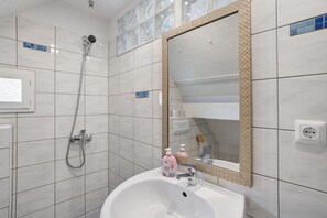 Shower, towels