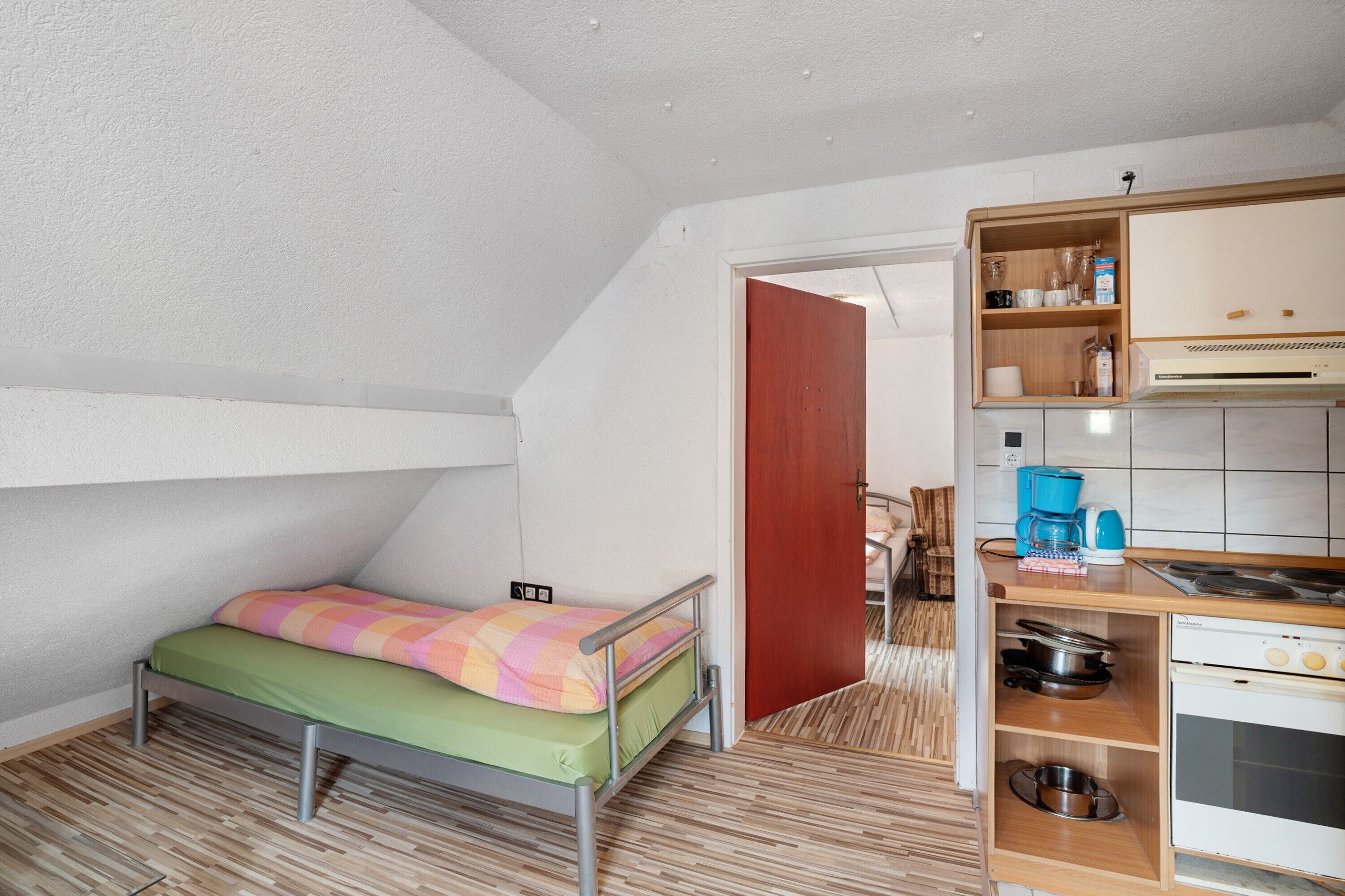WiFi, bed sheets