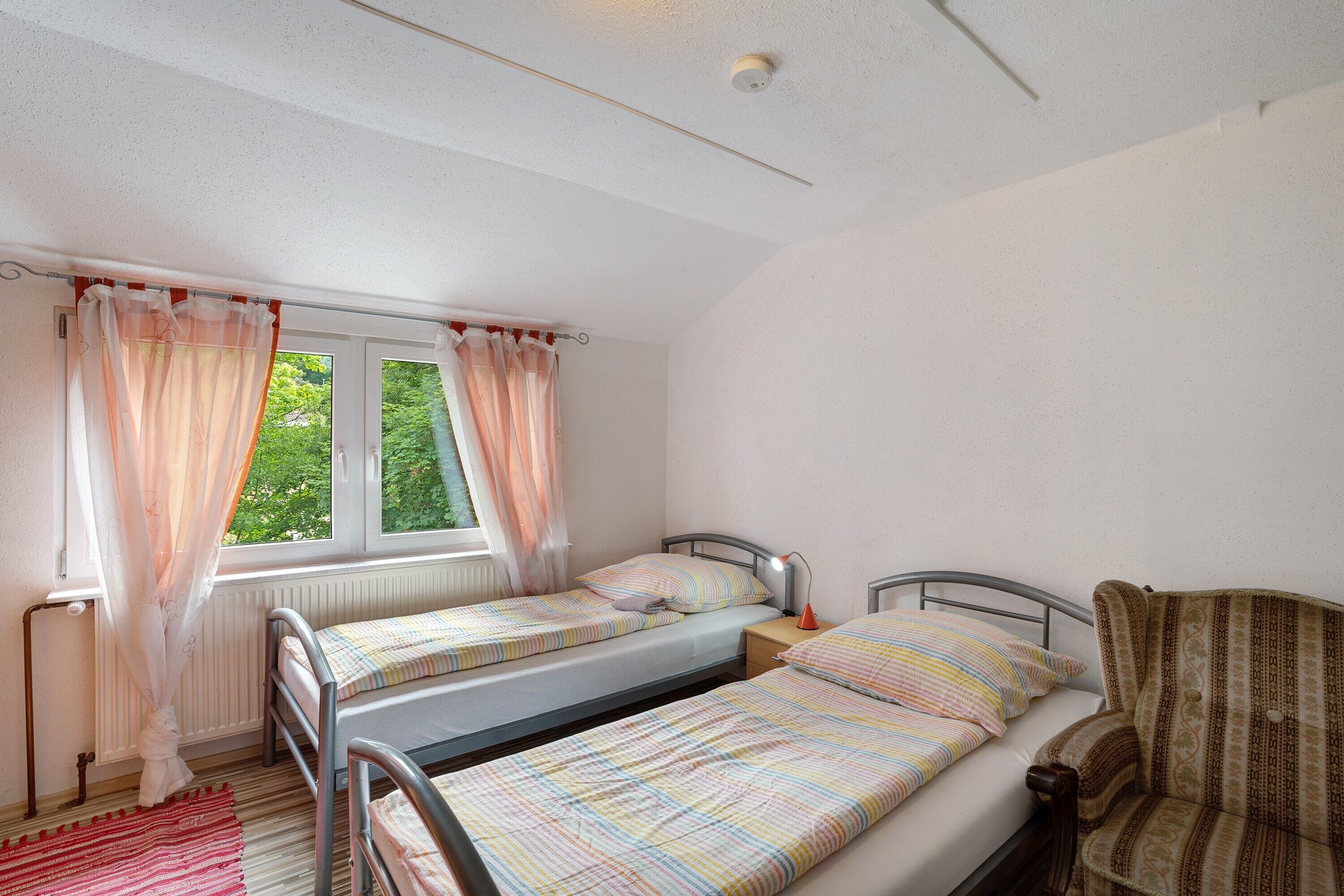 WiFi, bed sheets