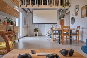 Interior - 3-bedroom Landaise house on the Arcachon Basin, set in 900m2 of garden. (Mios)