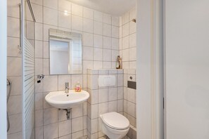 Een douche, handdoeken