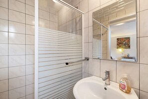 Douche, serviettes fournies