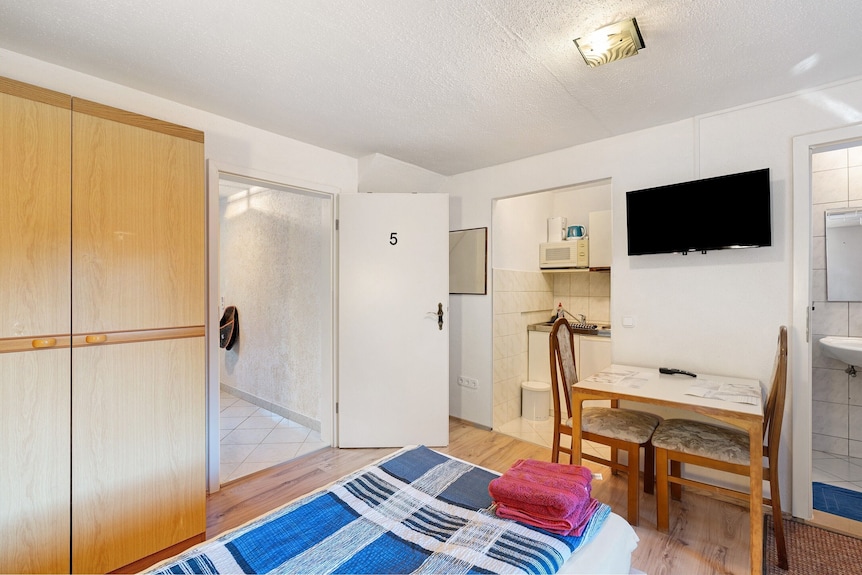 Apartment '5' Mit Miniküche U. Gemeins. Außenterasse - Baden-Baden