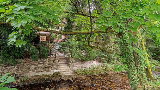A stone staircase leading to a building with a sign indicating room number 22. - Room '3' with Shared Terrace and Wi-Fi (Baden-Baden)