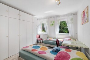 1 bedroom, WiFi, bed sheets - Room 7 with Shared Terrace and Wi-Fi (Baden-Baden)