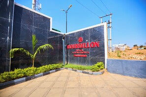 Exterior detail - Bourdillon Hotel & Apartments Airport Rd (Abuja)