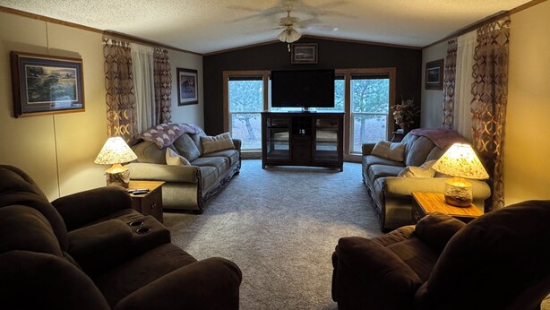 Smart TV - Lake Oahe Retreat (Pierre)