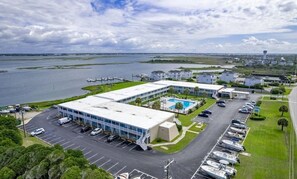 Exterior - Bogue Shores Ground floor Studio condo-queen bed, 3 min walk to beach, near pool (Atlantic Beach)
