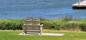Property grounds - Bogue Shores Ground floor Studio condo-queen bed, 3 min walk to beach, near pool (Atlantic Beach)