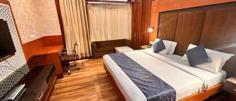 Deluxe Double Room, City View | Desk, laptop workspace, free WiFi