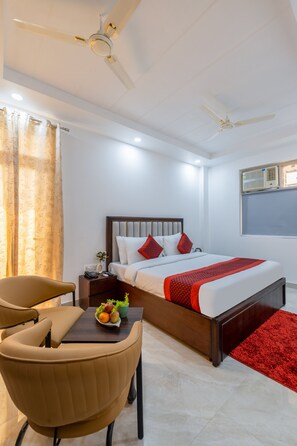 Desk, laptop workspace, free WiFi - Hotel park Tree I Sec-63a I Noida (Noida)