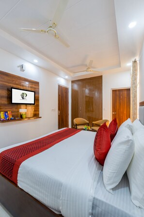 Habitación Deluxe doble, vistas a la ciudad | Escritorio, espacio para trabajar con un portátil, wifi gratis