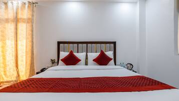 Deluxe Double Room, City View | Desk, laptop workspace, free WiFi