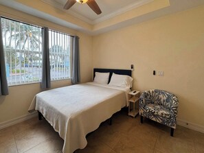 WiFi, bed sheets - NEW Bonita Beach Getaway Queen Studio (Bonita Springs)