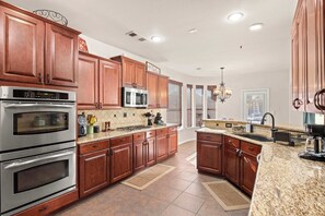 Fridge, microwave, oven, stovetop - Spacious 4BR/3BA with Yard, Mins to LakeLewisville (Hickory Creek)