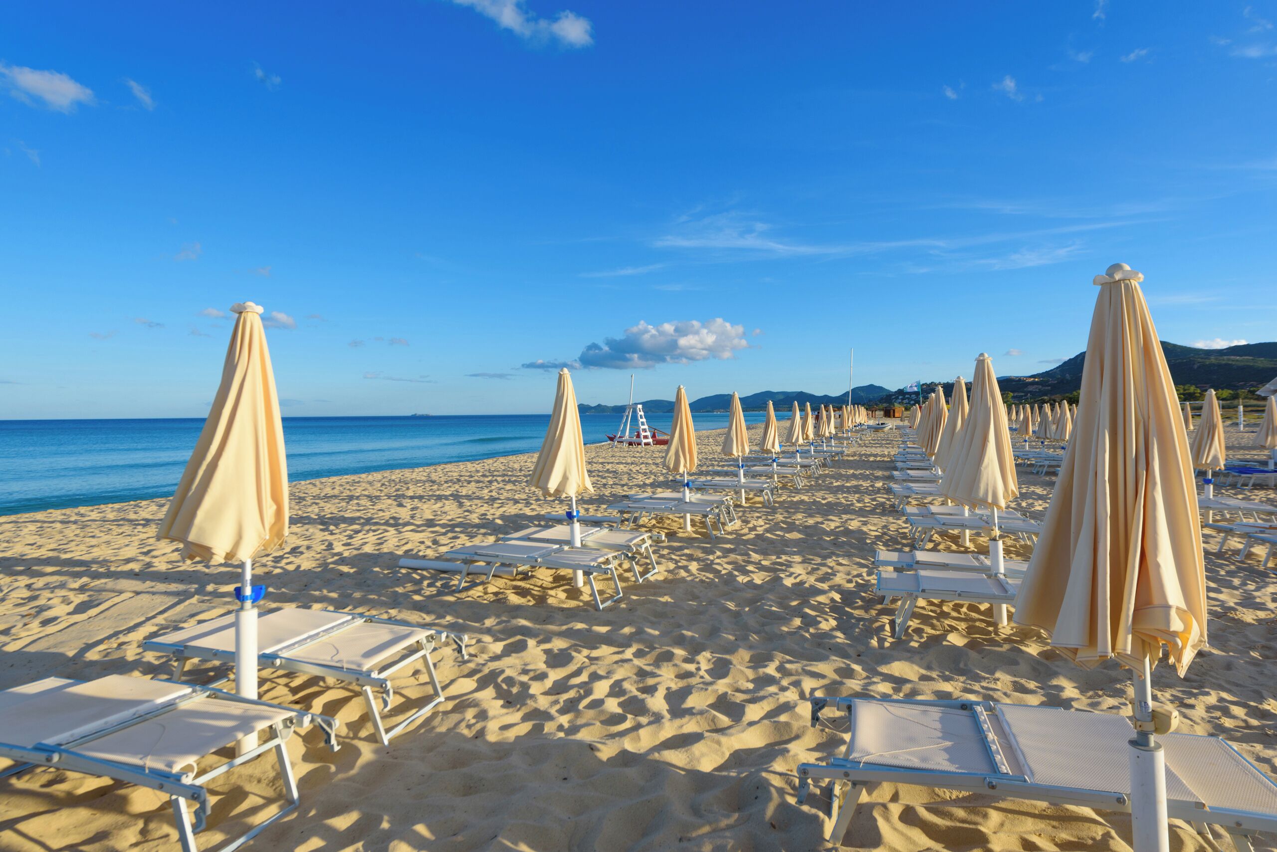Private beach, white sand, beach bar