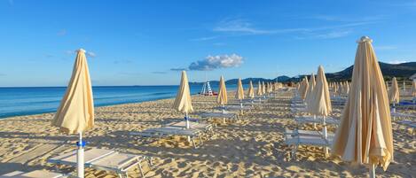 Private beach, white sand, beach bar