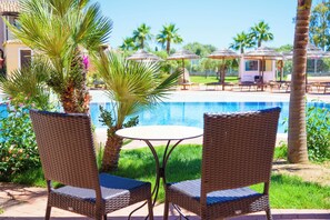 季节性开放的室外游泳池