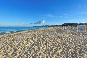 私家海滩、白沙、间海滩酒吧