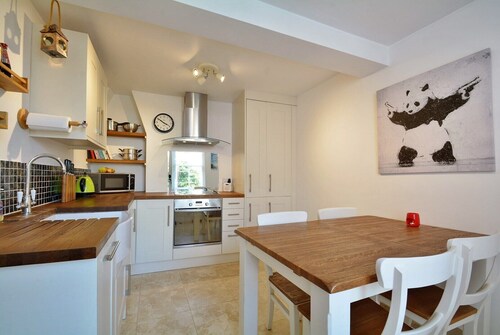 Cosy Courtyard Cottage sleeps 4 with Log Burner, close to Cambridge City Centre.