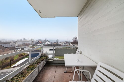 Quiet 2-room apartment for 4 guests with balcony