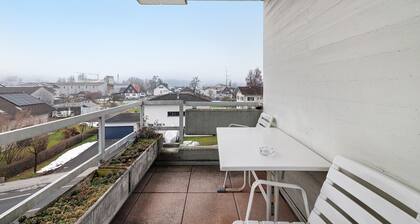 Quiet 2-room apartment for 4 guests with balcony