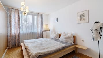 Iron/ironing board, WiFi, bed sheets