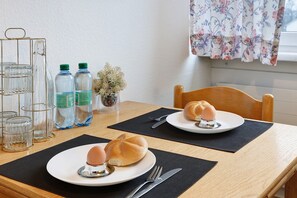 Dining - Quiet 2-room apartment for 4 guests with balcony (Dornbirn)