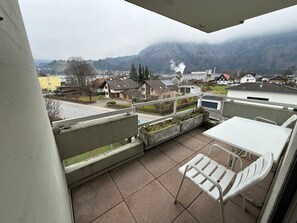 Outdoor dining - Quiet 2-room apartment for 4 guests with balcony (Dornbirn)