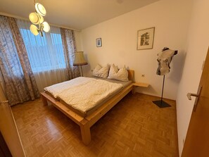 Iron/ironing board, WiFi, bed sheets - Quiet 2-room apartment for 4 guests with balcony (Dornbirn)