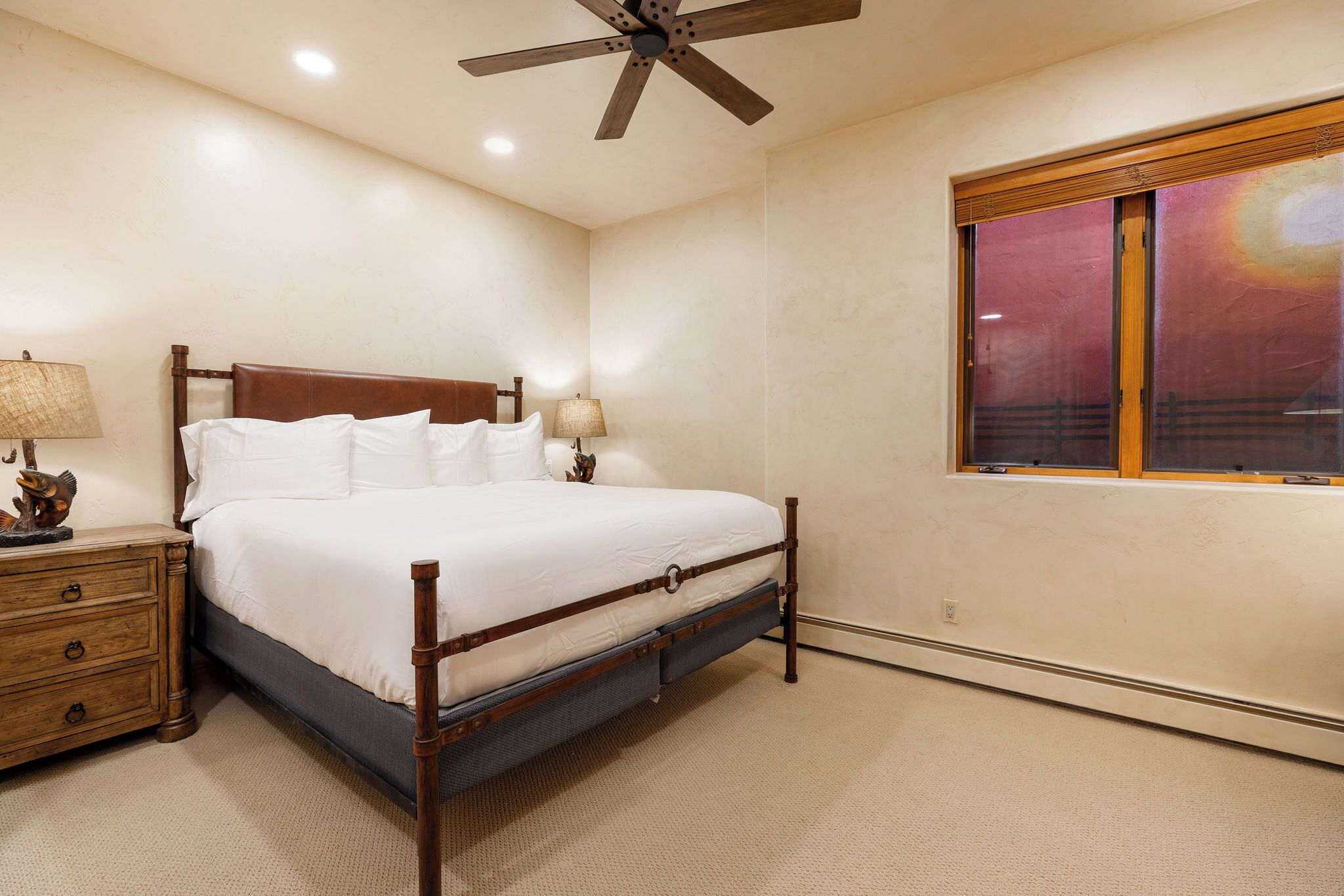5 bedrooms, WiFi (free), bed sheets