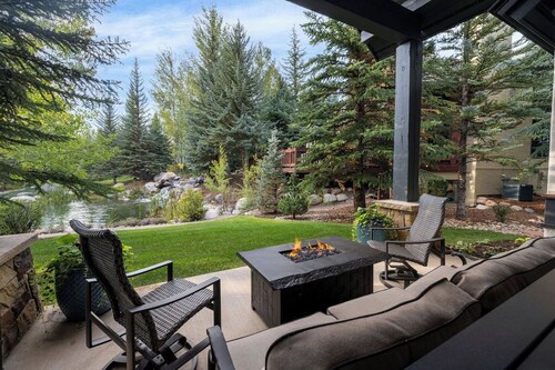 New Listing! Premier Arrowhead Cabin | Private Pond | Fire Pit + Pool Table