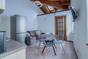 Interior - GuestHost - Cozy and practical 62 square meters apartment, perfect for four people, located on the second floor of a renovated period building (NO elevator).The property is located in the center of Negrar di Valpolicella, a hilltop town in the province o (Negrar di Valpolicella)